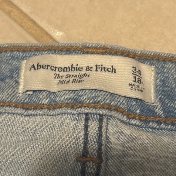 A&F The Straight Mid Rise Jeans - Picture 4 of 7